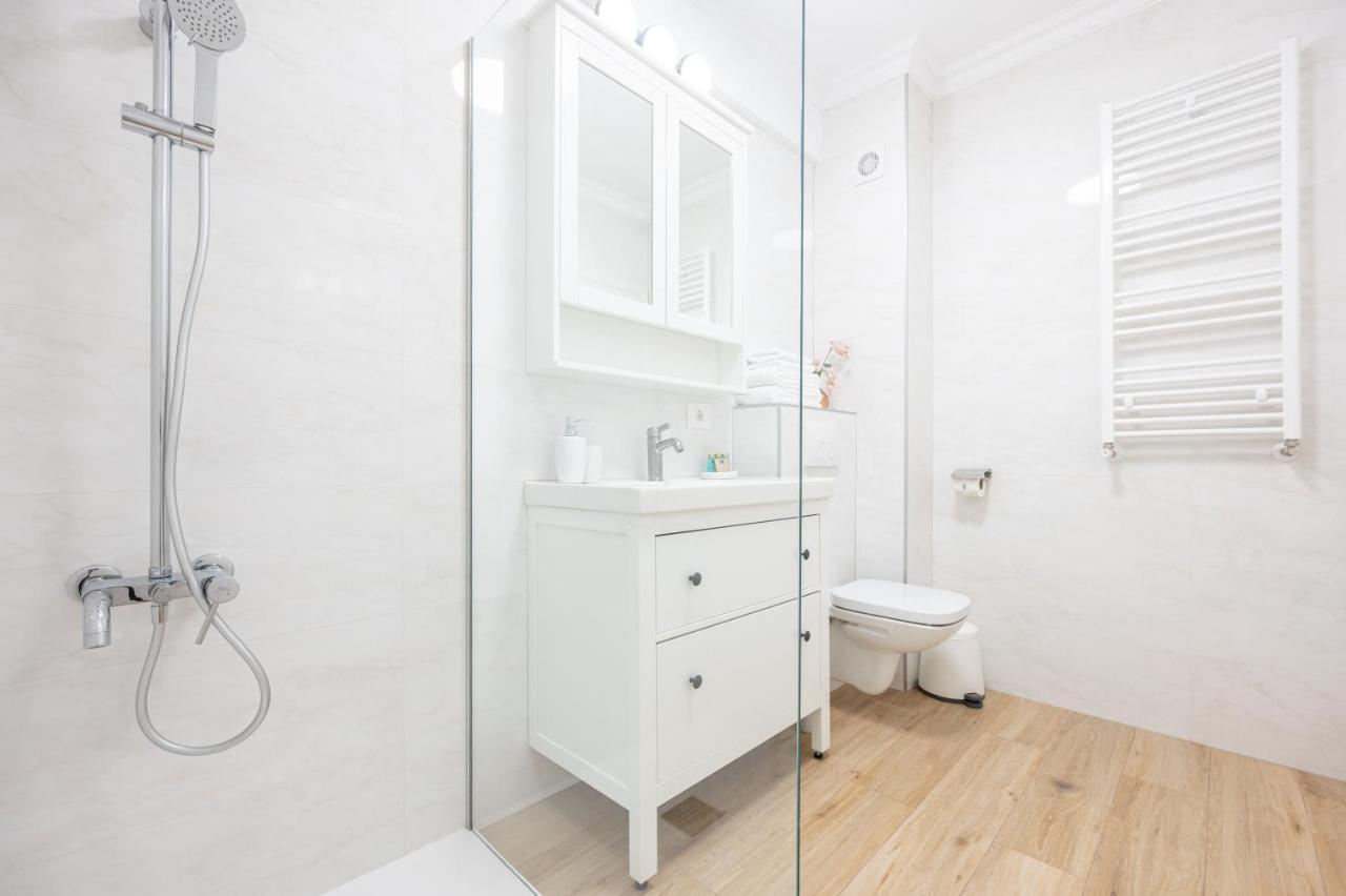 Appartement Lilla Flats à Oradea Extérieur photo